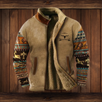 Veste en laine grise avec doublure en fourrure, manches à motifs ethniques colorés, détails en cuir marron, sur fond de bois rustique.
