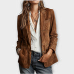 Blazer femme cintré en daim à boutonnage et poches devant 4