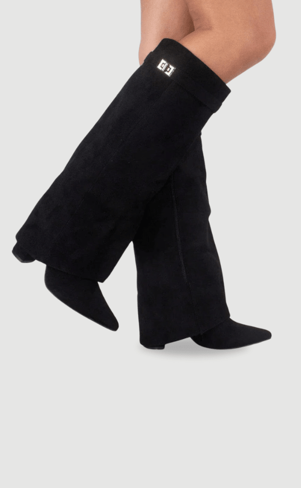 Bottes hautes femme en daim à détails dorés et silhouette affinée 7