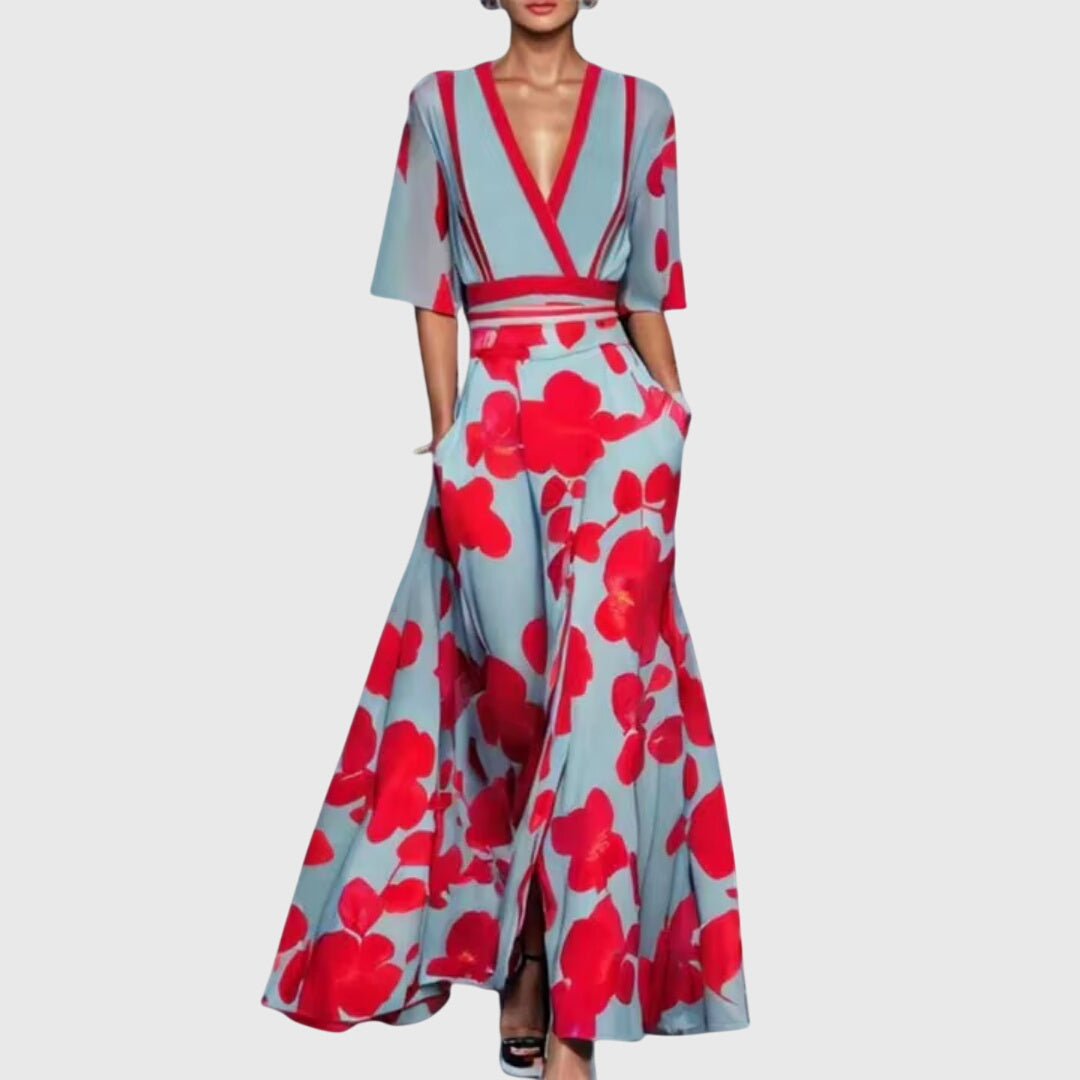 Feminine Maxi Dress with a Wrap Neckline, Flowy Fit and Elegant Style