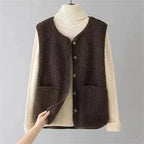 Gilet sans manches femme boutonné à poches et coupe droite 8