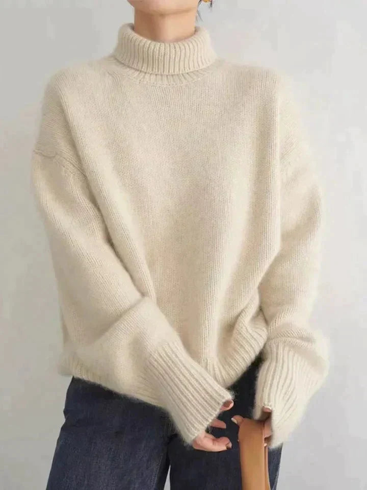 Stilren beige rullekragetrøye for dame, elegant strikkegenser for høst og vinter